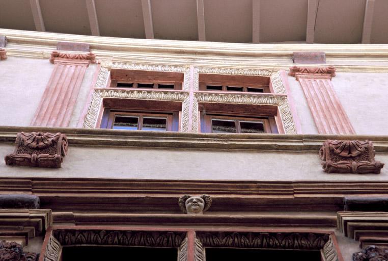 Restauration de la façade, vue générale.