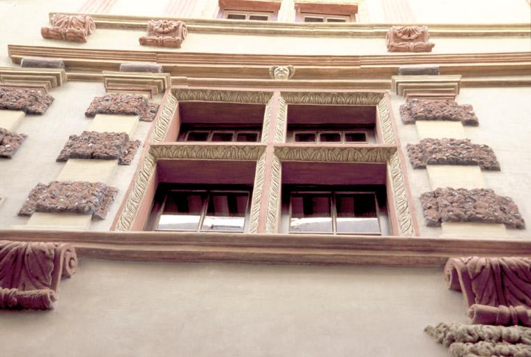 Restauration de la façade, vue générale.