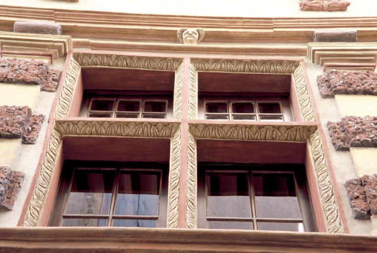 Restauration de la façade, vue générale.