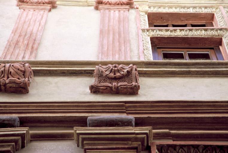 Restauration de la façade, détail.