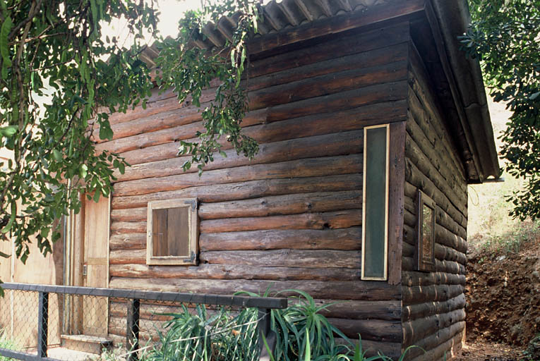 Le cabanon, façade ouest.