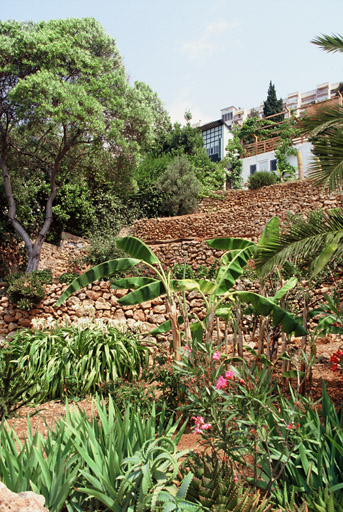 Guinguette L'Etoile de Mer, jardin depuis le bord de mer.