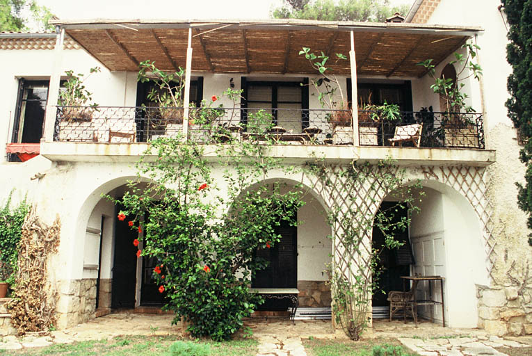 Façade ouest, côté mer, vue de face.