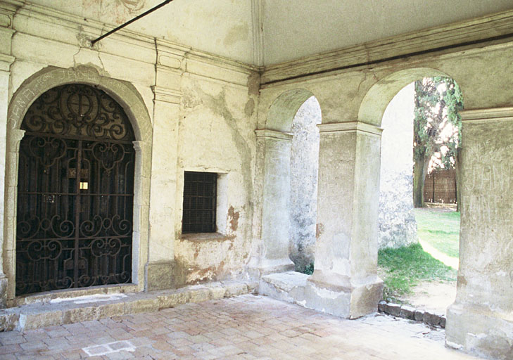 Intérieur du porche de la chapelle, vu vers le sud-est.