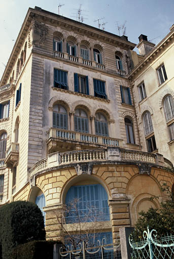 Façade latérale est.