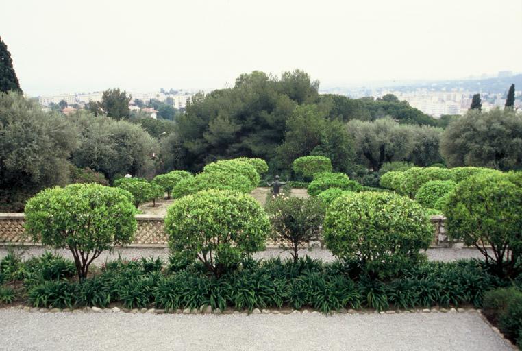 Orangeraie depuis la terrasse de la maison de Renoir.