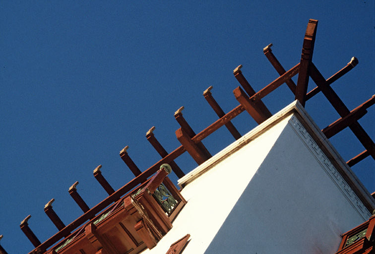 Façade ouest, détail sur pergola de la tour.