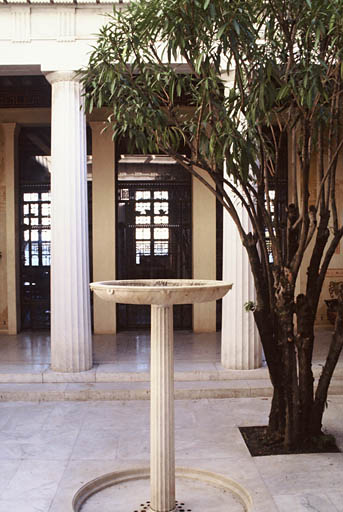 Atrium et péristyle, détail sur fontaine centrale.