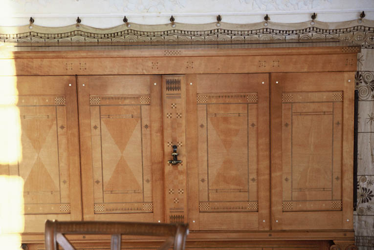 Oïkos, détail sur piano signé en grec Pleyel, dont la mécanique de 1913 fut placé dans un coffre en citronnier.