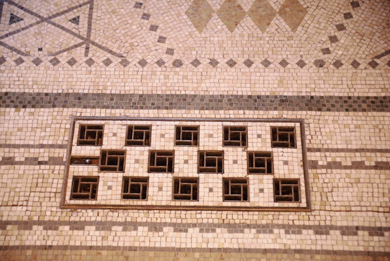 Bibliothèque, détail mosaïque du sol.