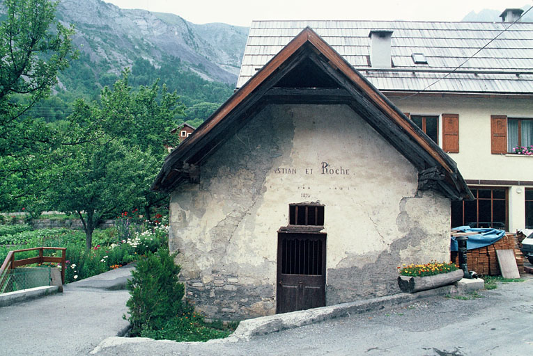 Façade d'entrée, vue générale.