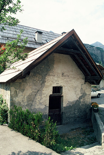 Façade d'entrée, vue générale.