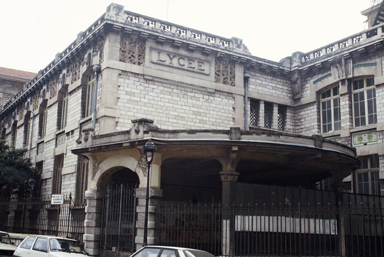 Porche d'entrée secondaire.