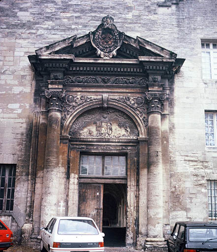 Portail d'entrée.