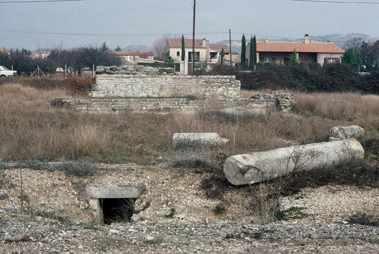 Vue d'ensemble, vestiges.