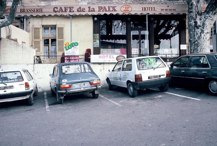 Façade sur le cours de la Recluse.