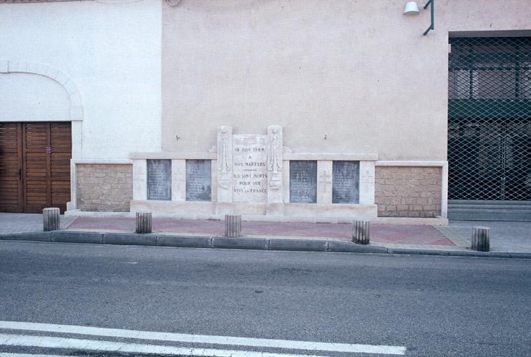 Vue d'ensemble, plaques commémoratives.