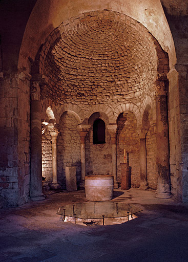 Église funéraire épiscopale, baptistère