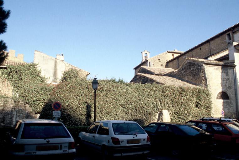 Vue générale, façade latérale, église ancienne.