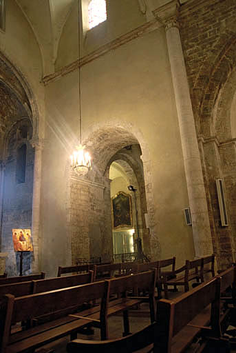 Nef, croisée et chapelle sud.