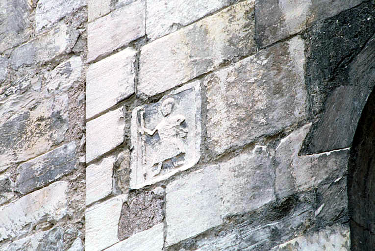 Bas-relief de remploi, mur nord, détail.