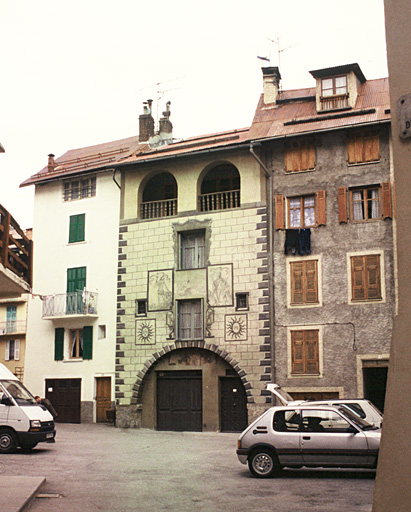 Vue générale de la façade sud sur rue Portalet.