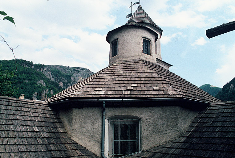 Toiture, détail sur couverture de la coupole.