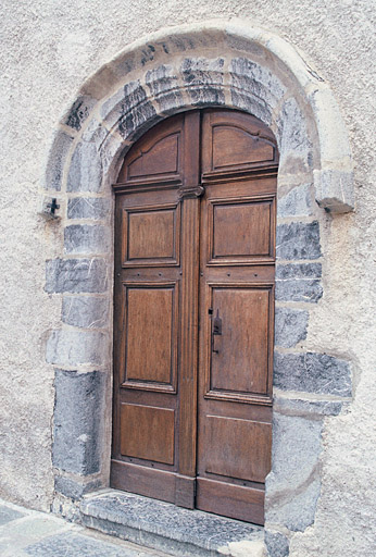 Façade principale, entrée.