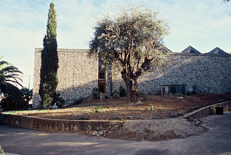 Façade nord vue du jardin.