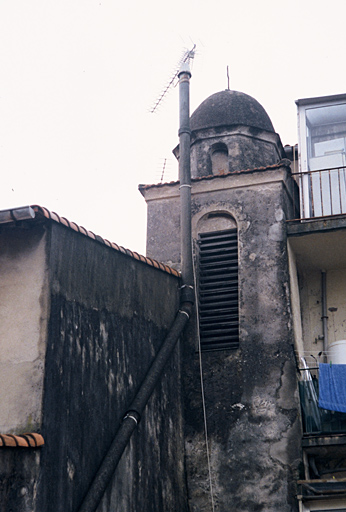 Clocher, vu de la cour voisine.