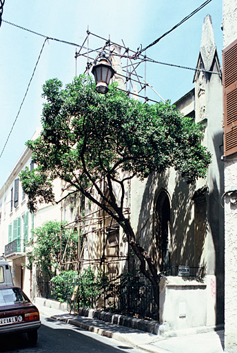 Façade ouest depuis la rue Rostan.