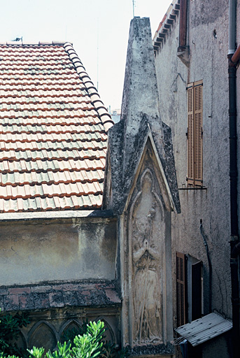 Façade ouest, parties hautes, détail du premier pinacle sud.