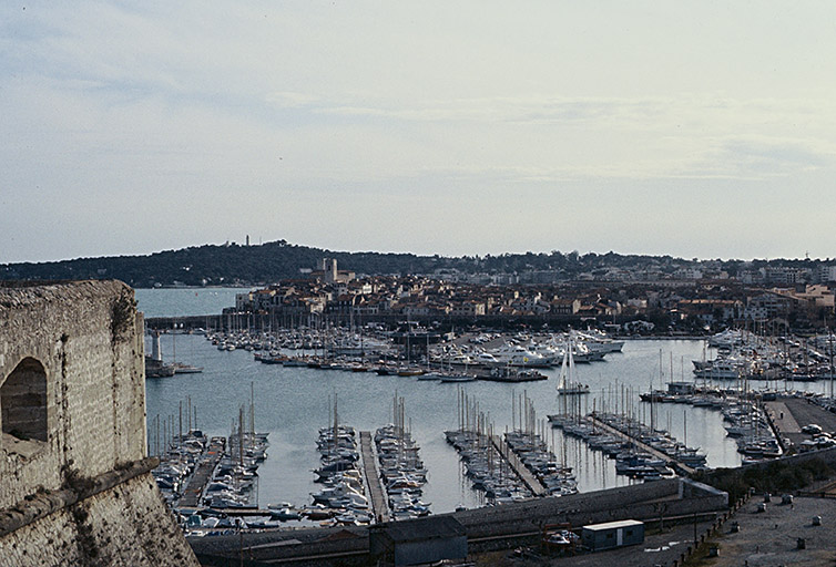 Vue générale depuis le Fort Carré de la vieille ville et du port.