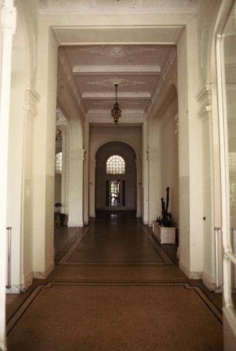 Vestibule d'accès au hall.