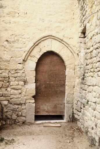 Porte latérale sud à l'angle du bras droit du transept.