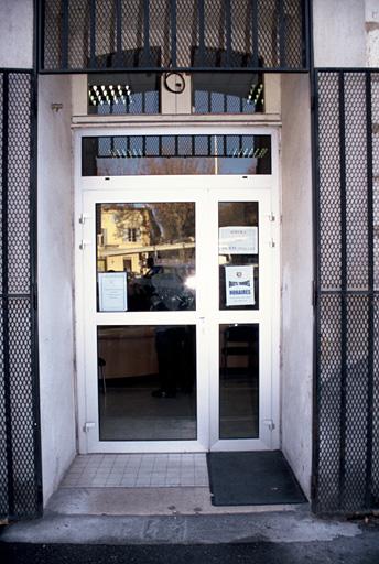 Vue de l'entrée d'origine sur la façade nord.