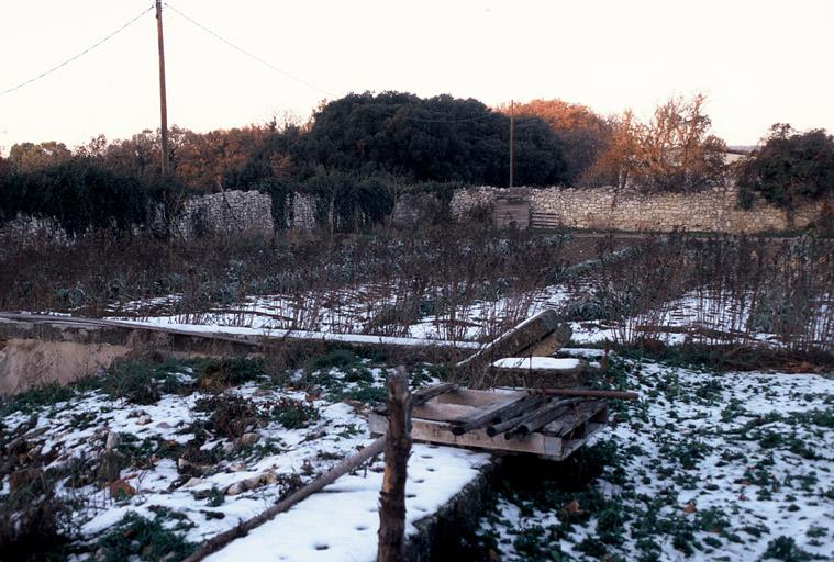 Vue du parc, le potager sous la neige.