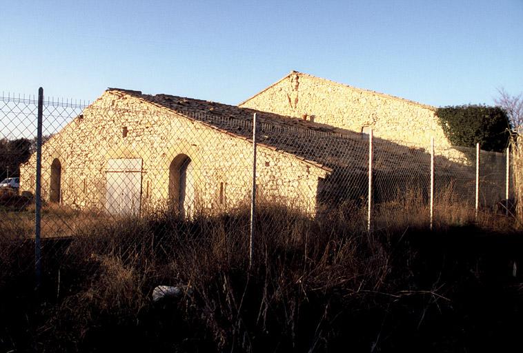 Vue des dépendances, la bergerie.