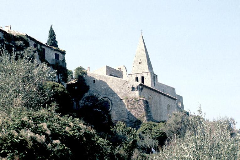 L'église vue depuis le sud-est.