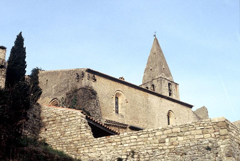 L'église vue depuis le sud-est.