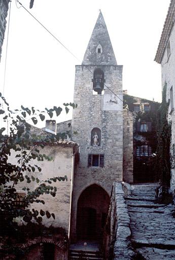 Le clocher-porche vu depuis le nord.