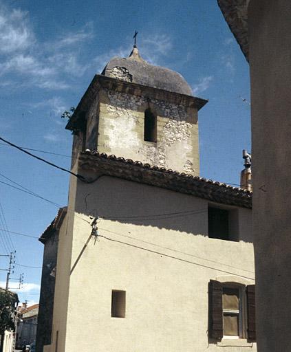 Clocher à dôme.