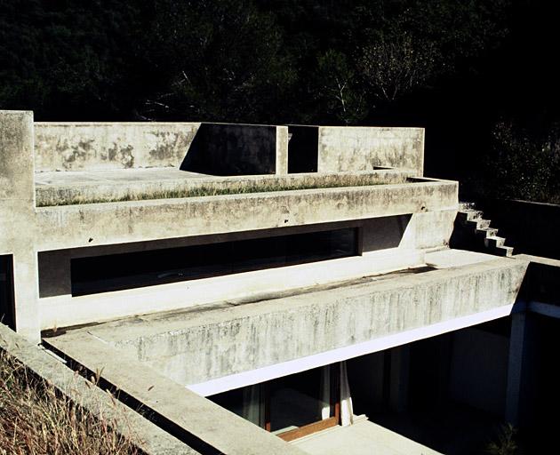 La terrasse du grand atelier autour du grand patio.