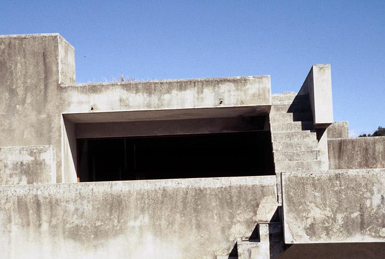 La terrasse du grand atelier et ses différents niveaux.