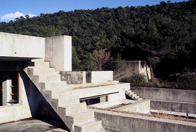 La terrasse du grand atelier, volée d'escalier reliant les différents niveaux.