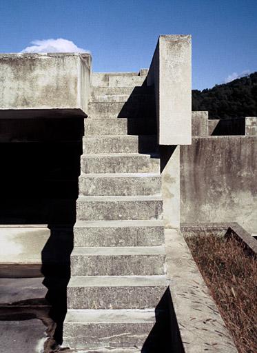 La terrasse du grand atelier, volée d'escalier reliant les différents niveaux.