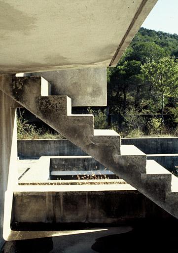 La terrasse du grand atelier, volée d'escalier reliant les différents niveaux.