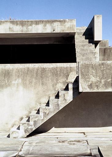 La terrasse du grand atelier, volée d'escalier reliant les différents niveaux.