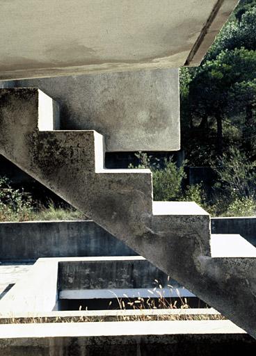 La terrasse du grand atelier, volée d'escalier reliant les différents niveaux.