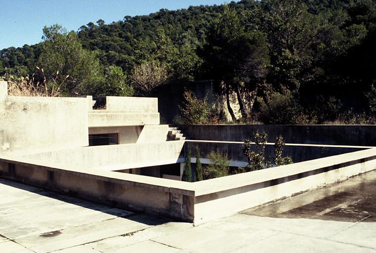 La terrasse du grand atelier au dessus du grand patio.